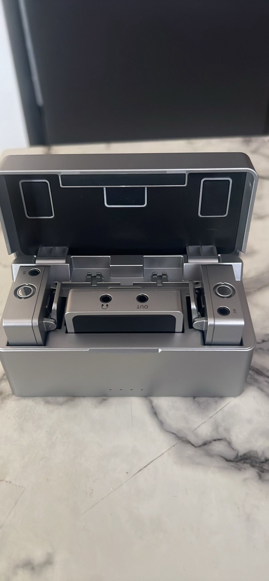 WIRELESS LAVALIER MICS