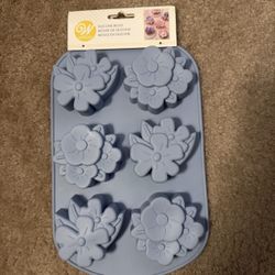 Wilton Silicone Baking Mold Spring Flowers 