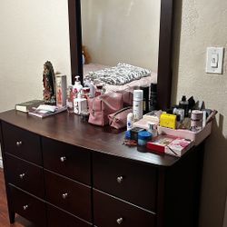 Drawer Dresser with Mirror 