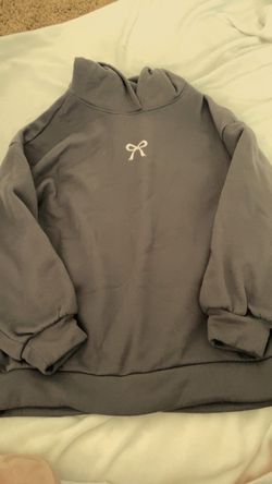 Gray Pullover Hoodie with Bow Graphic Size S