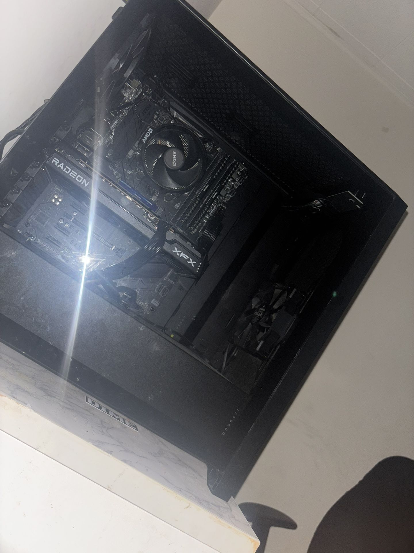PC w ryzen 5 5600x and Radeon RX 6600, 512 ssd 16 gb ddr4. was built 1 year ago.