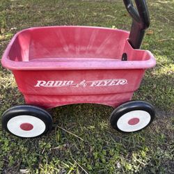 Radio Flyer Mini Red Wagon 