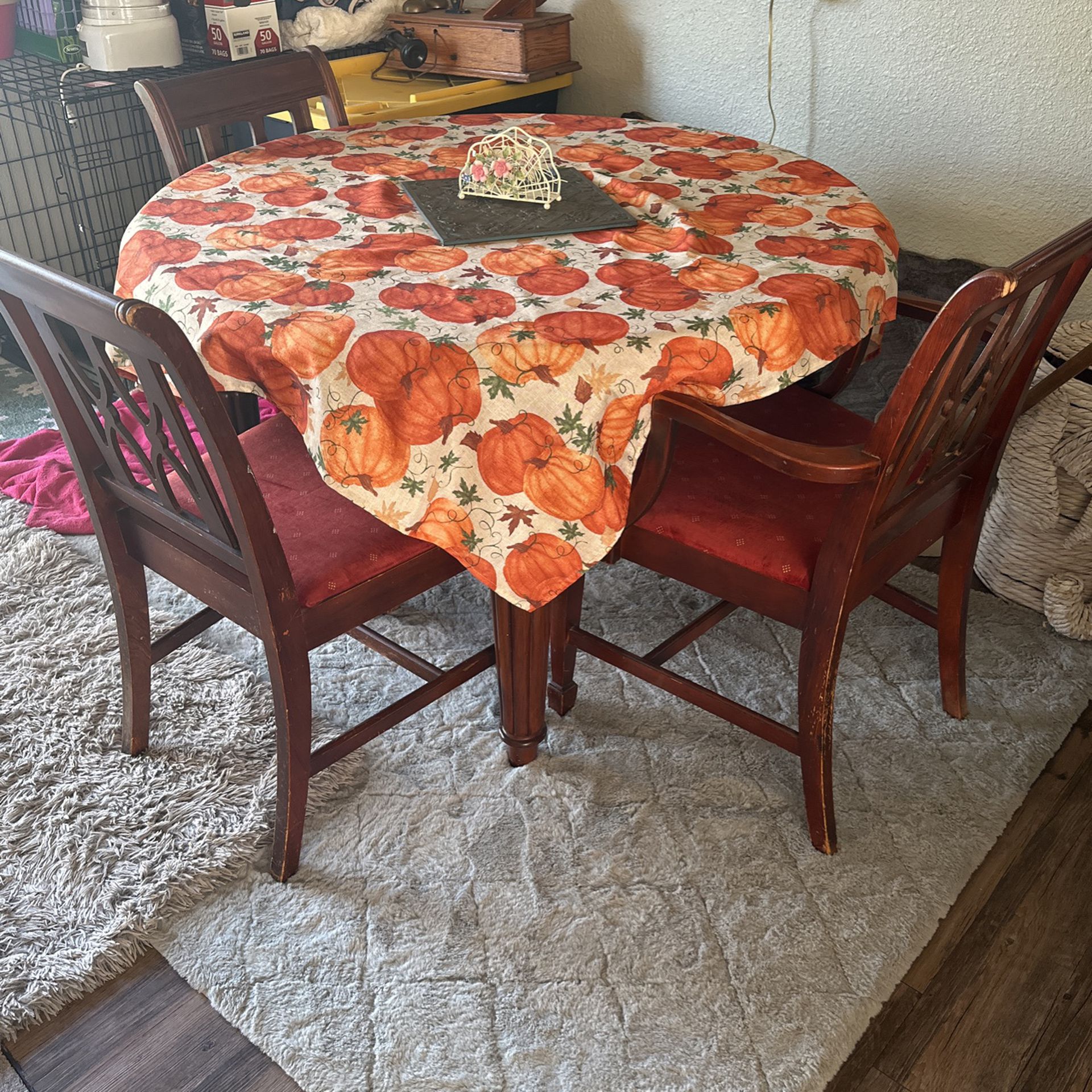 Round Dining Table And Chairs And Hutch