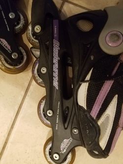 Rollerblades sizes 4-7 fit for these