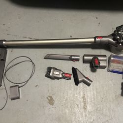 Dyson V8 Animal Cordless Vacuum + Accessories