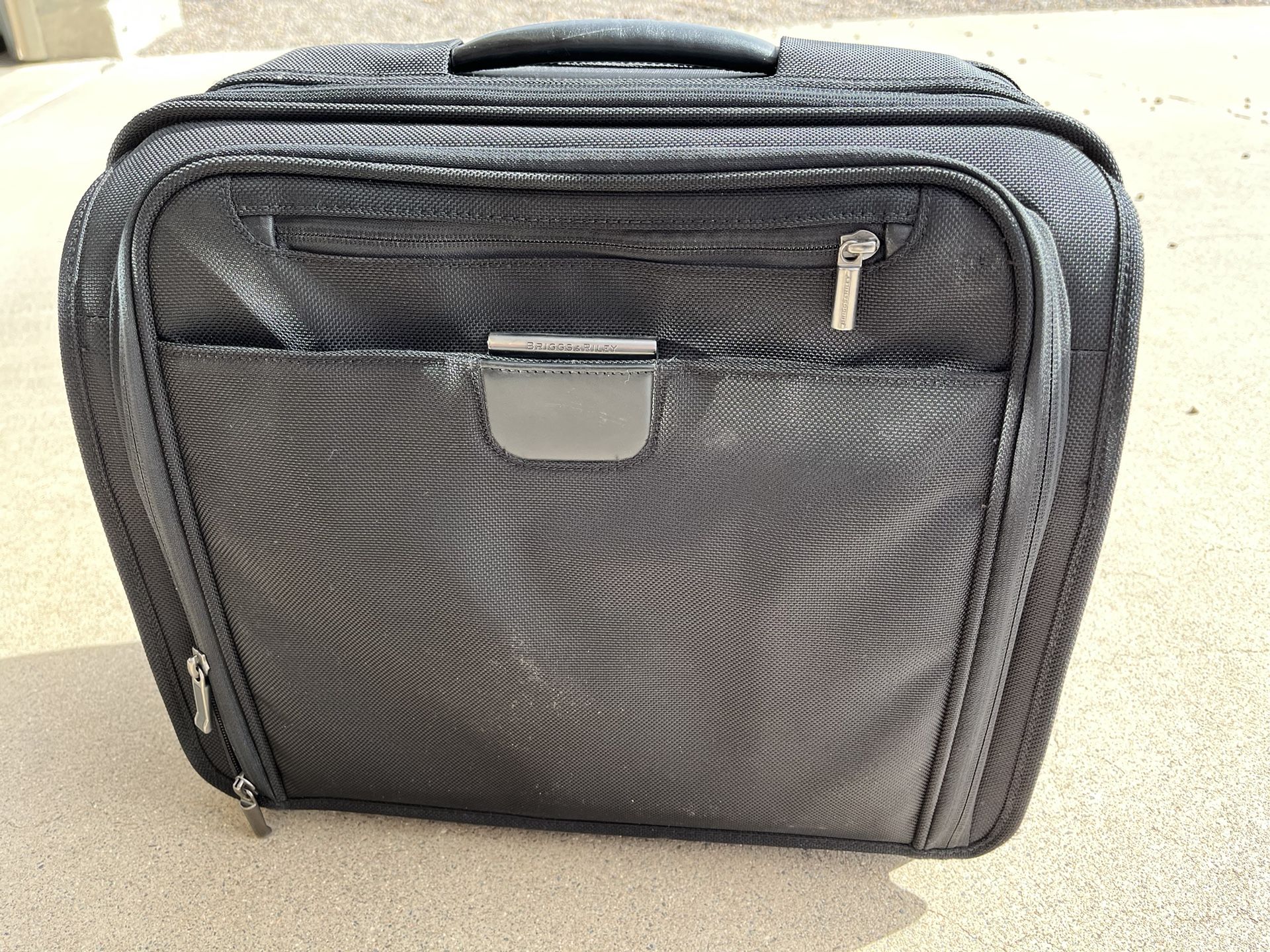 Briggs and Riley 15.4” Executive Slim Rolling Carry On KR305-4 Messenger.