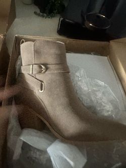 JustFab Brown Ankle Boots – Size 8 – Block Heel & Gold Buckle