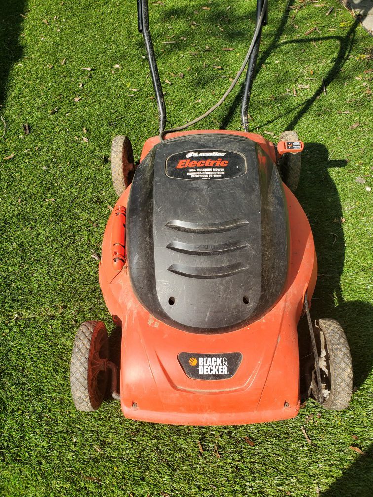 18" Black and Decker Electric Mower