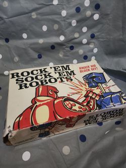 Rock' em sock 'em robots