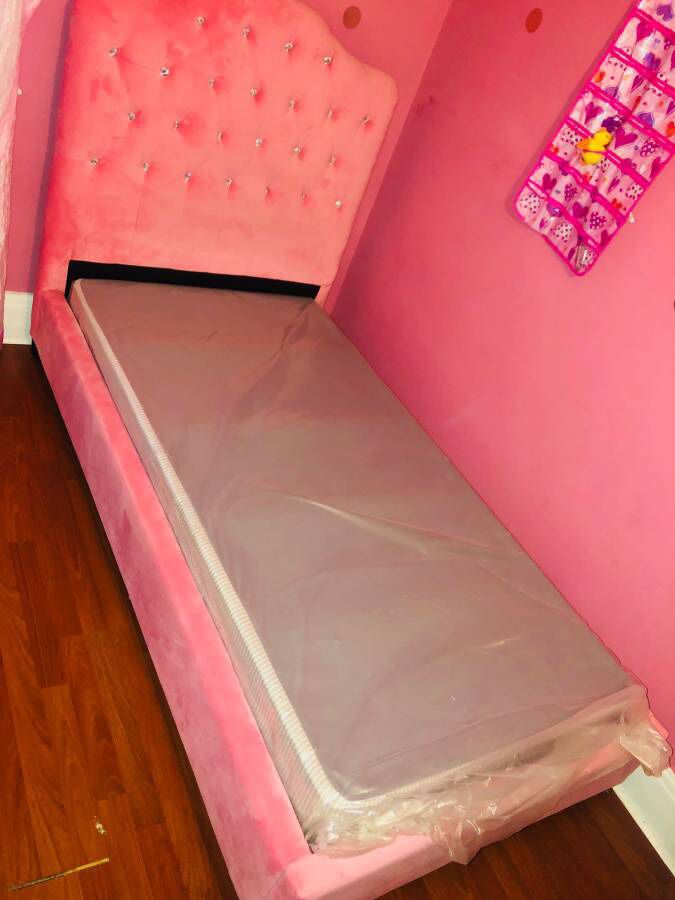Pink diamond studded velvet twin size bed w/ new box spring