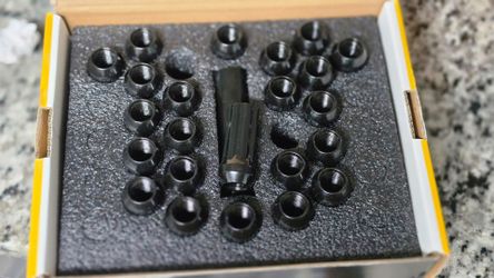 Wheel lug nuts