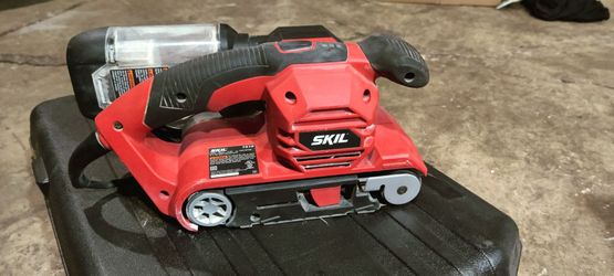 Skil belt sander use one or two time it's almost new $40