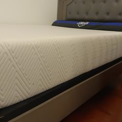 *Weekend Special!!!*---Vida Classic King Mattress And Foundation Sets---Now $499!!!---Delivery And Financing😉