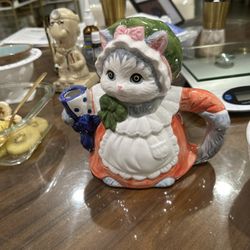 Heritage Mint LTD Kitty Cat With Apron And Bonnet Teapot Cottage Core