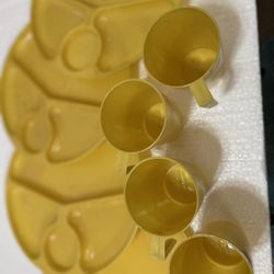 Retro  Reusable Dinner Plates, 4 Pack 9”Plastic Divided Plates 3-Compartment Dinner Plates  Includes original cups Yellow color