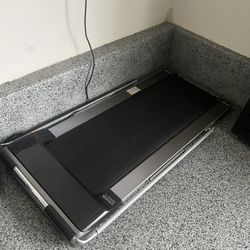 🏃‍♀️ Folding Treadmill – Compact & Lightly Used