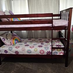 Bunk Beds/ Camas Literas