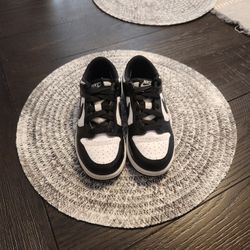 Nike Panda Dunks Low 