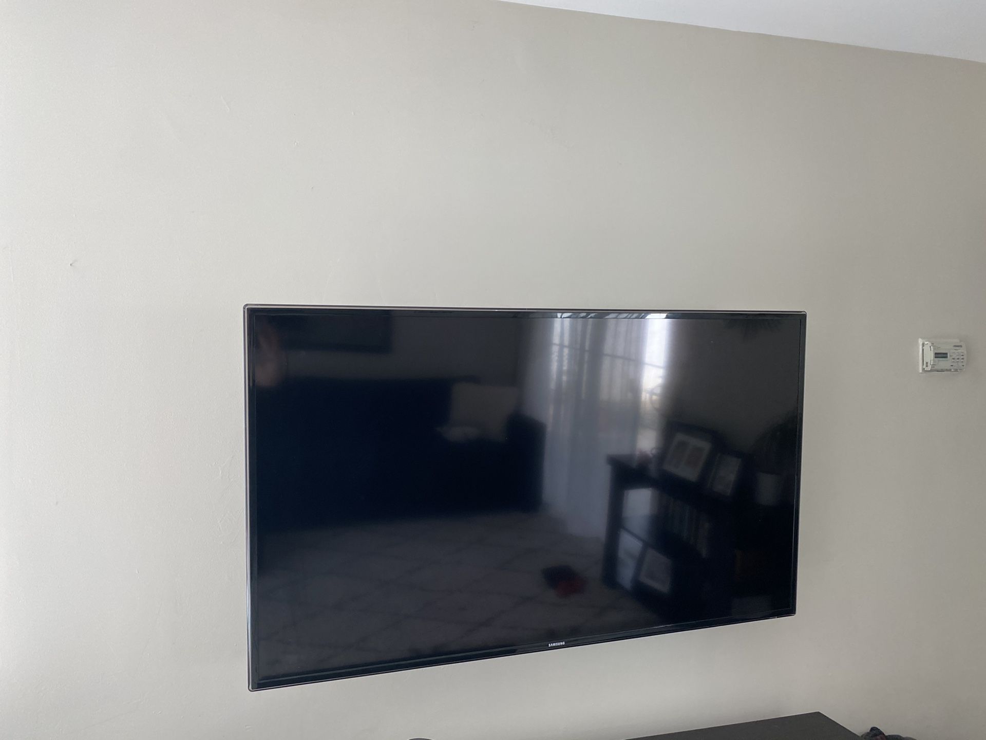 Samsung 60 inch 6350 series, no stand cuts out