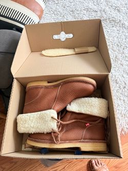 Duck feet leather boots size 9