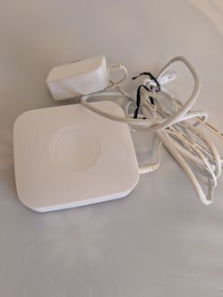 Samsung SmartThings Hub v2 Zigbee Z-Wave Smart Home Hub