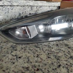 2015-2018 Ford Focus OEM Headlight Assembly