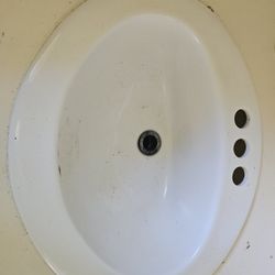 1 White Porcelain Sink, Last Chance, No Issues. Get Today