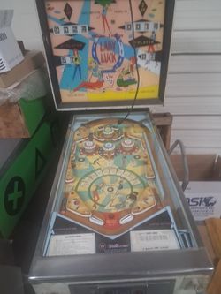 Rare 1968 Williams LADY LUCK Pinball Machine - Vintage Arcade