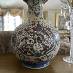 Chinese Hand painted Decor Vase. 