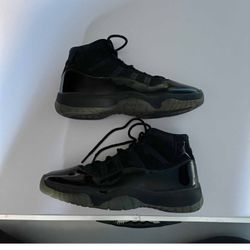 Cap N GOWN Jordan 11's