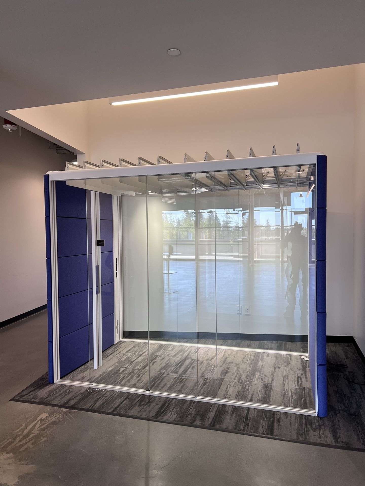 Air3 acoustic pods by Orangebox freestanding meeting room, private space, phone booth