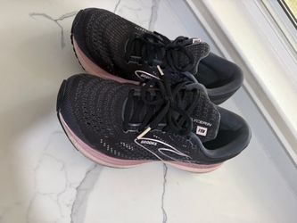 Brooks  size 10