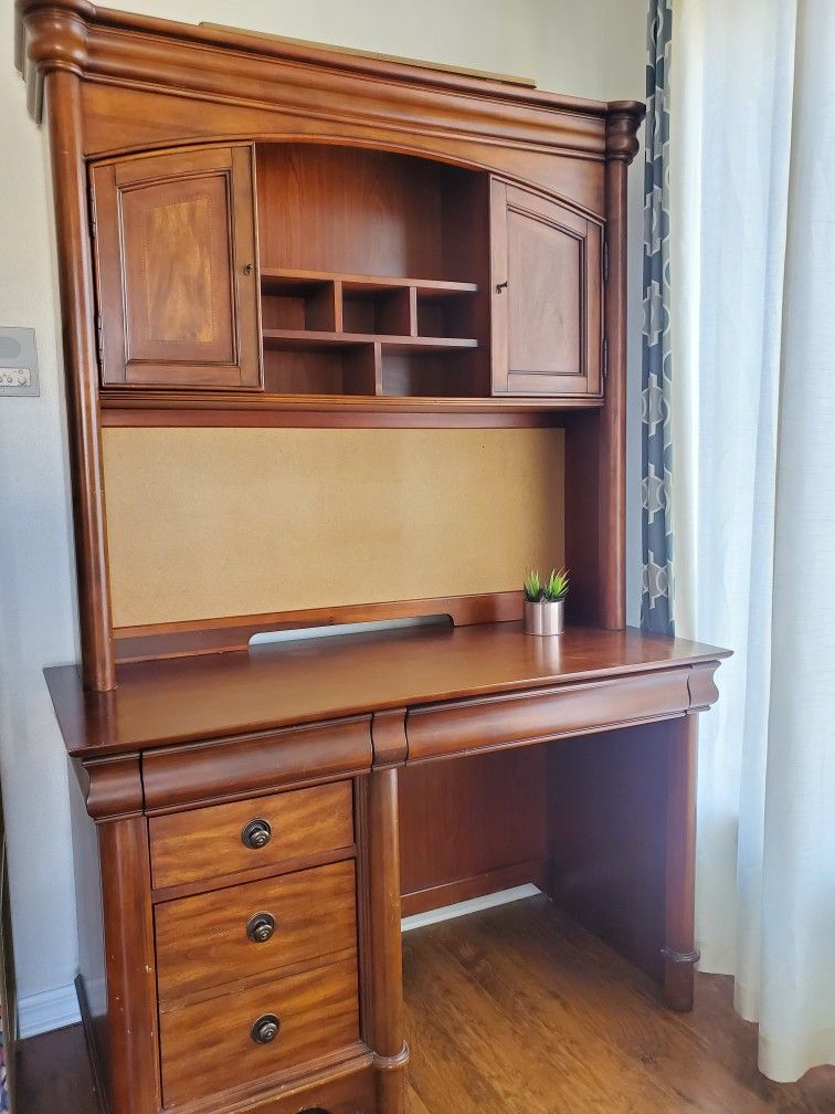 Real Wood Desk With Hutch And Filing Drawer. 