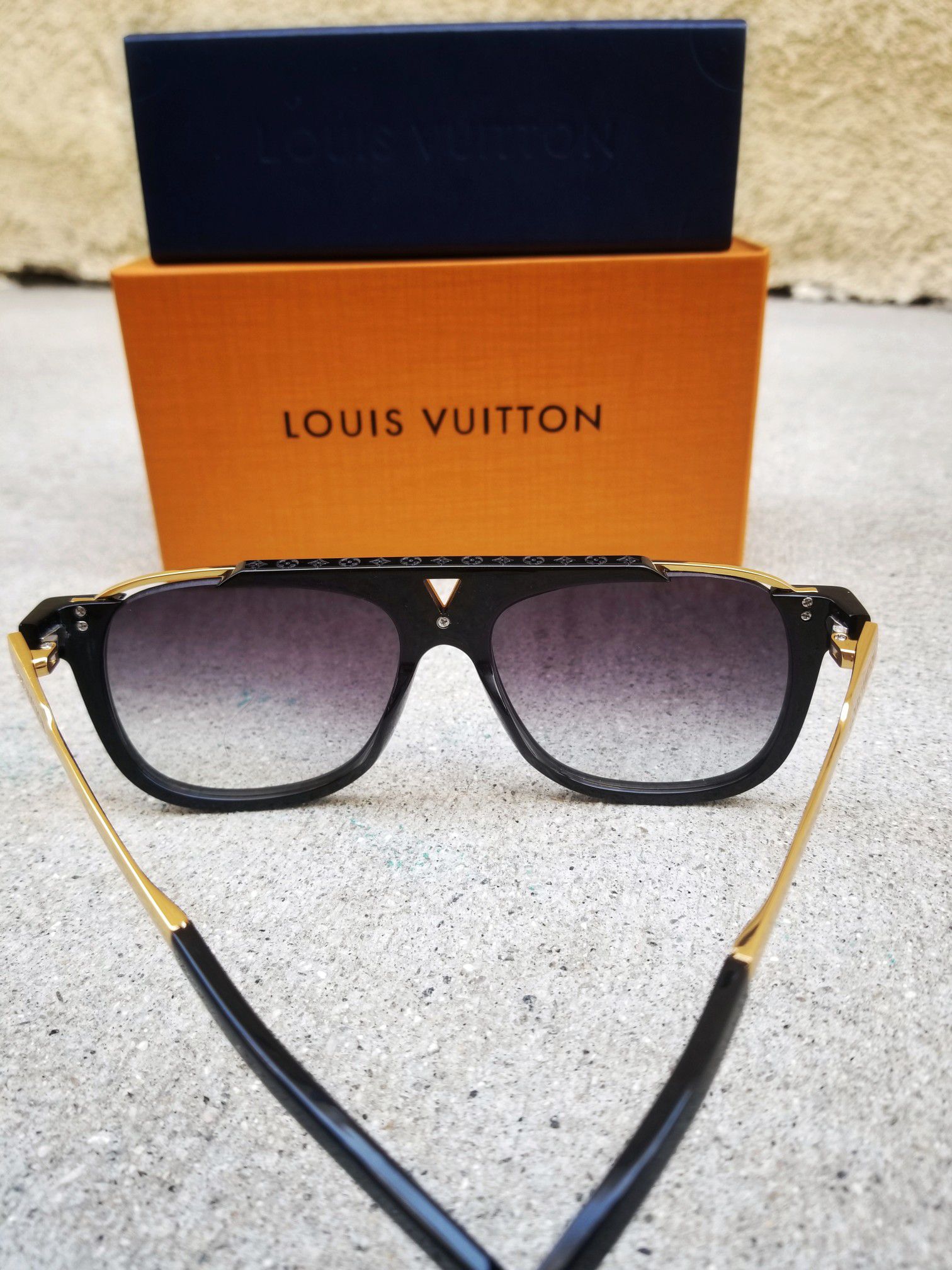 Louis Vuitton Moka Z0658U Persuasion Square Sunglasses for Sale in  Carmichael, CA - OfferUp