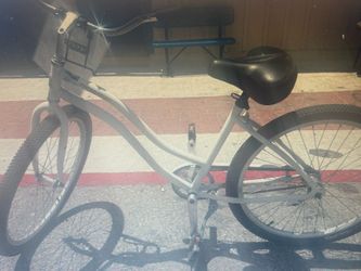 Retrospect model Chatham white woman single speed cruiser phone number (contact info removed) $125 or best offer