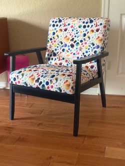 Modern Accent Chair – Excellent Condit