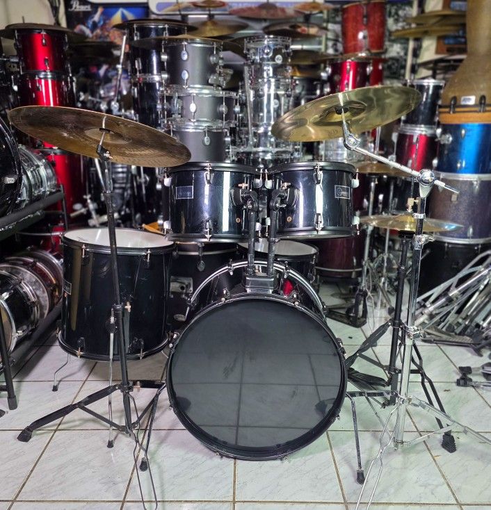 Complete Drum Set  !!! $400 Or Best Offer !!!