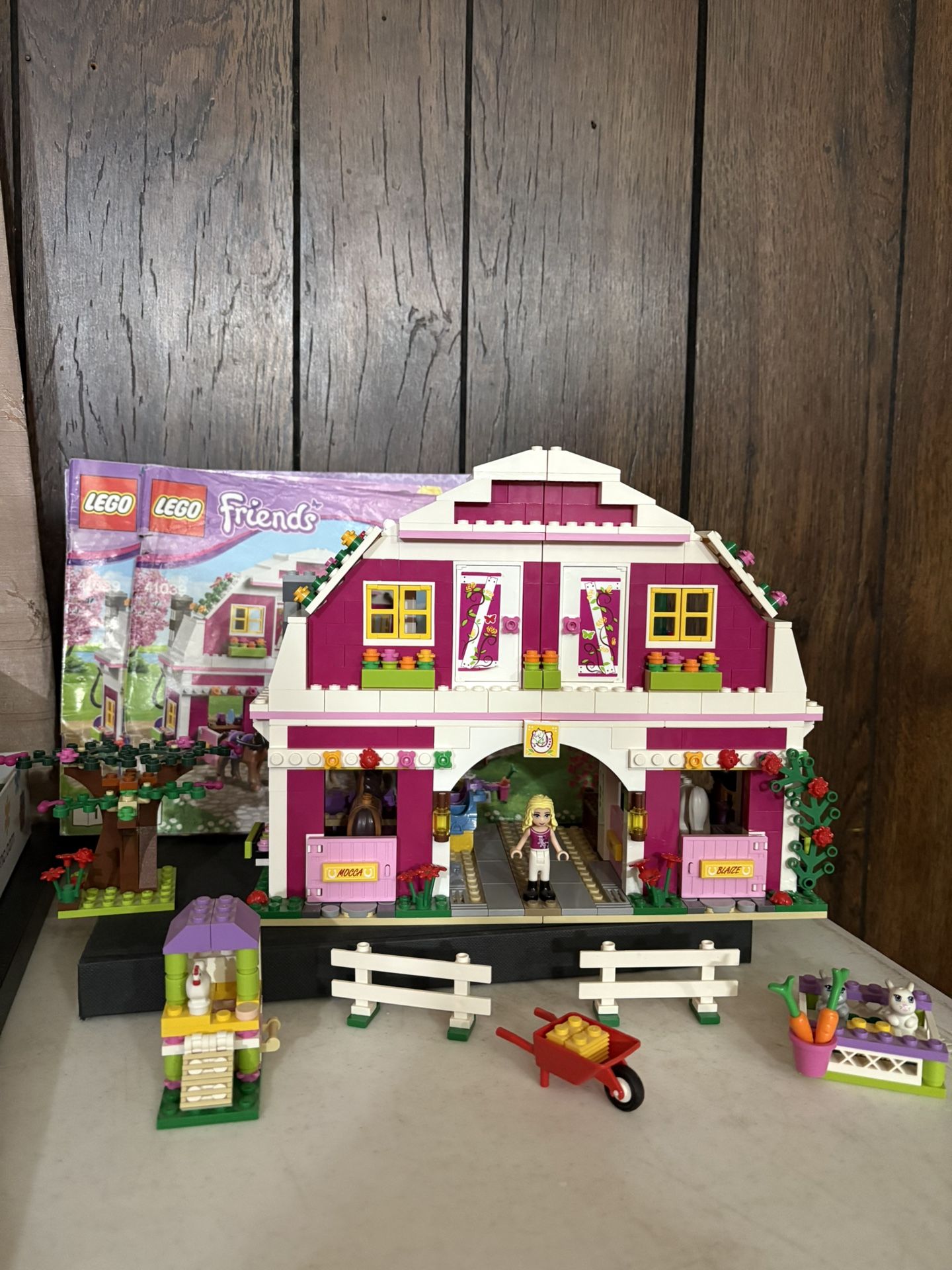 Barndo Lego Set