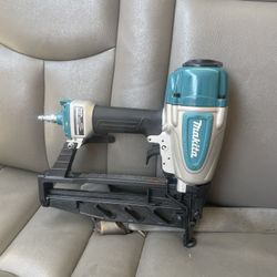 Makita Pneumatic 16-Gauge, 2-1/2 in. Straight Finish Nailer