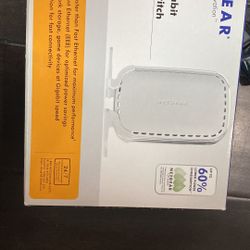  Netgear GS605 5-Port Gigabit Ethernet Switch - High Speed Network Splitter