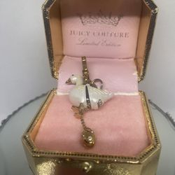 Limited Edition 2010 Juicy Couture Goose With Gold Egg With Charm Bracelet YJRU3743 In Original Box