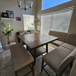 Kitchen Nook with Seating For 8 For Sale In Temecula