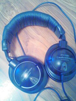 Audio-Technica ATH-D40fs Professional Studio Monitor Precision Enhanced Bass Headphones