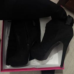 Women’s Size 11 Black Knee High Boots 