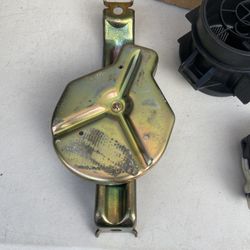 BMW 325i 01-06 Battery Bracket Holder
