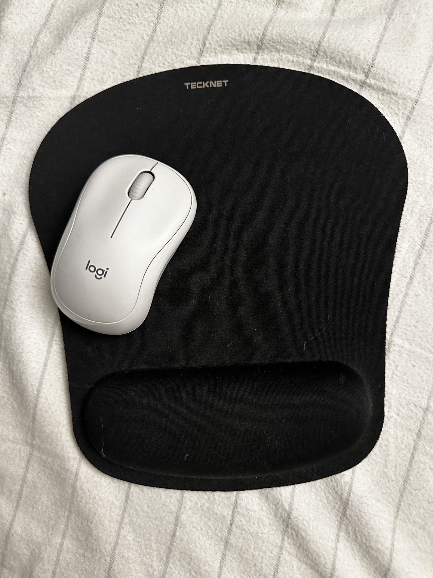 Logitech M185 Wireless Mouse with Logitech M185 Wireless Mouse