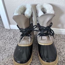 Sorel Caribou Women’s Snow Boots Size 9 And Winter Gear/Snowboard Gear For The Family