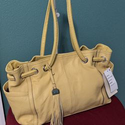 TIGNANELLO🔹NWT🔹Sunrise Pebble Leather Hobo Bag  Brand New with Tags. Genuine Leather  Color: Yellow  Materials: Pebble Leather  Approximate Measurem