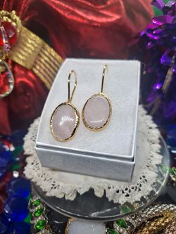 HandMade Art/Pink Quartz Goldtone Base