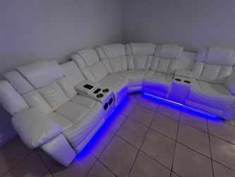 Vendo Sofá Seccional Con Speakers , Preguntar Por Precio 